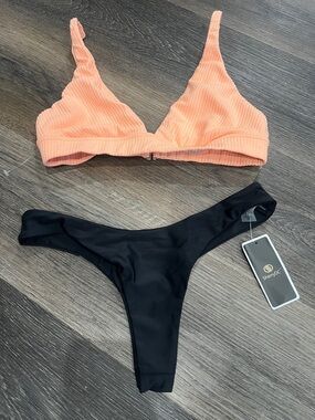 (9) NWT Peach Ribbed Triangle Bikini Top & Black Brazilian Bottom